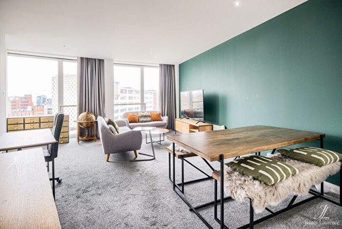 2 Bedroom Flat To Rent In The Rotunda, New Street, Birmingham City Centre, B2