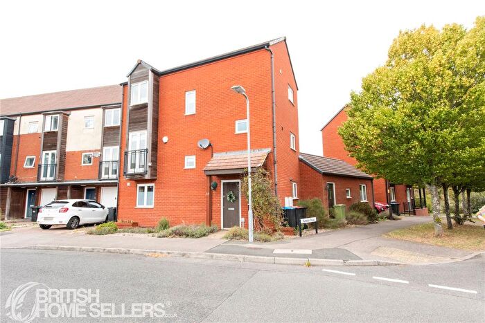 4 Bedroom Detached House For Sale In Walker Avenue, Wolverton Mill, Milton Keynes, Buckinghamshire, MK12