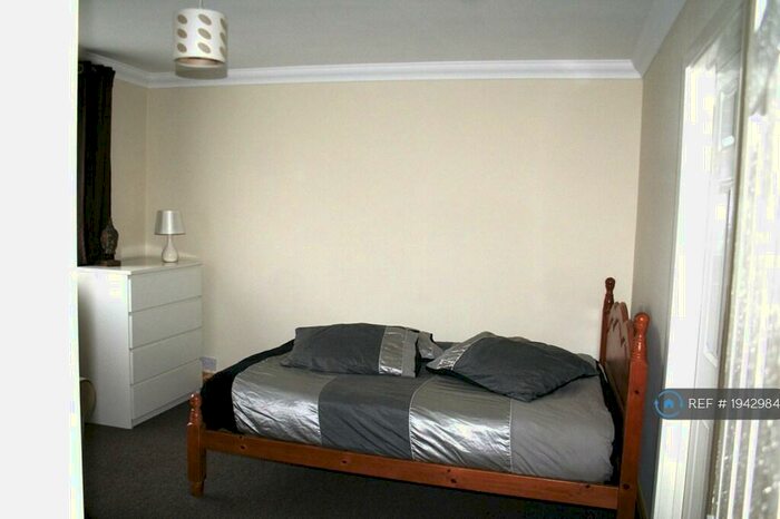 2 Bedroom Flat To Rent In Southcote Road, Reading, RG30