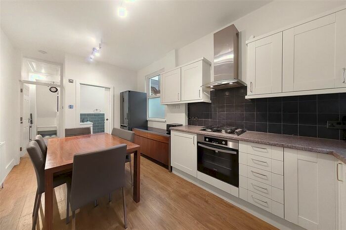 2 Bedroom Flat To Rent In Southfield Road, Acton Green, W4