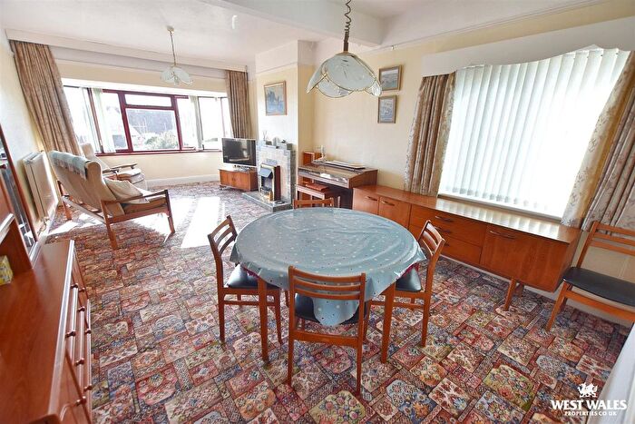 2 Bedroom Detached Bungalow For Sale In Hayston Avenue, Hakin, Milford Haven, SA73