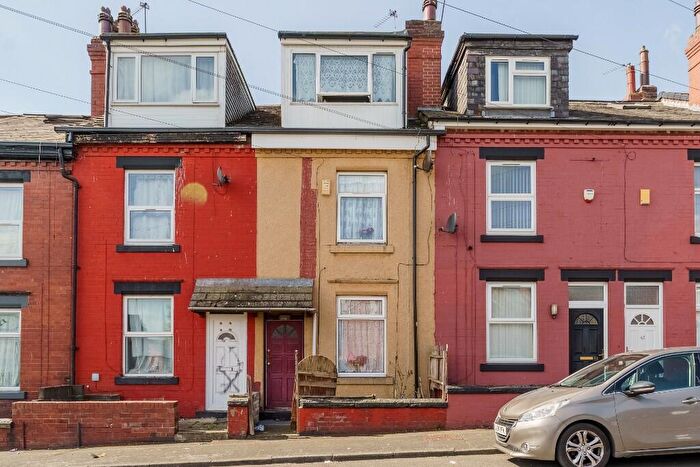 3 Bedroom Terraced House For Sale In Colwyn View, Leeds, West Yorkshire, LS11
