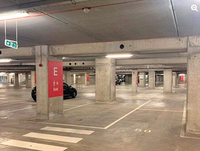 Garage / Parking To Rent In Discovery Tower Parking Space, London, E16