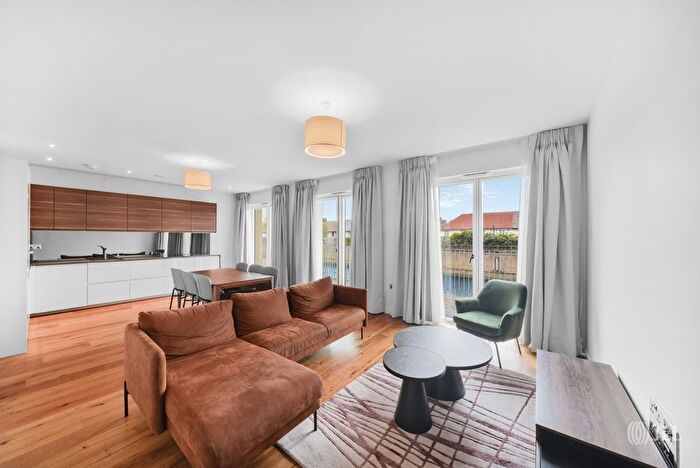 3 Bedroom Flat To Rent In Copperworks Wharf, London, E15