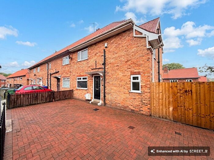 3 Bedroom End Of Terrace House For Sale In Long Walk, Scarborough, YO12