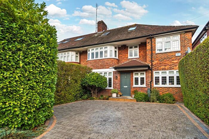 5 Bedroom Semi-Detached House For Sale In Hillcrest Gardens, Finchley, N3