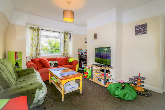 2 Bedroom Flat To Rent In Grosvenor Court, SM4