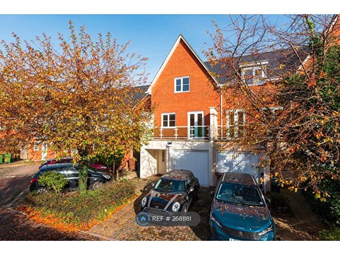 4 Bedroom Semi Detached House To Rent In Powell Gardens, Redhill, RH1