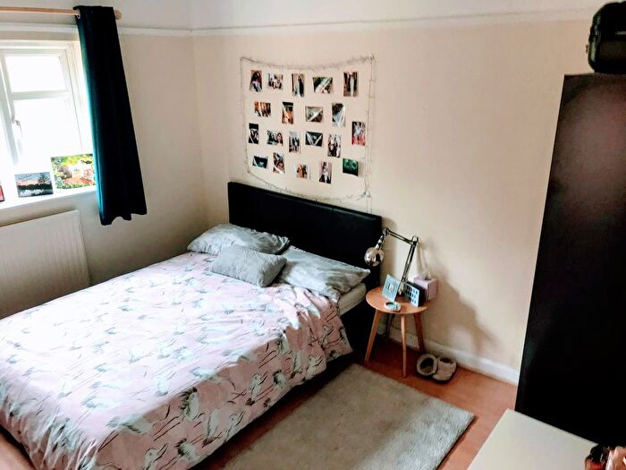 4 Bedroom Semi-Detached House To Rent In Beech Grove, Guildford, GU2