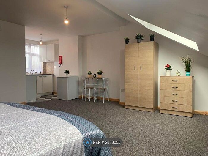 Studio To Rent In St Pauls Road, London, N17