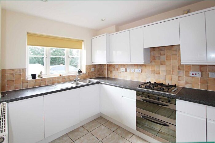 4 Bedroom House To Rent In Lower Green Gardens, Worcester Park, KT4