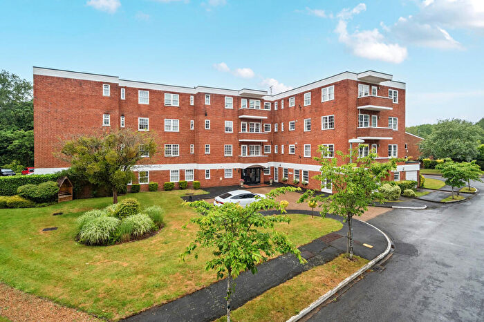 2 Bedroom Flat For Sale In Bulstrode Court, Gerrards Cross, SL9