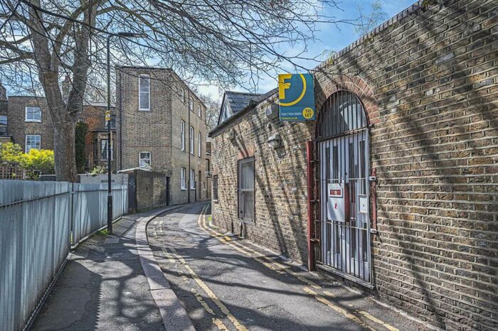 2 Bedroom Flat To Rent In Church Walk, Stoke Newington, London, N16