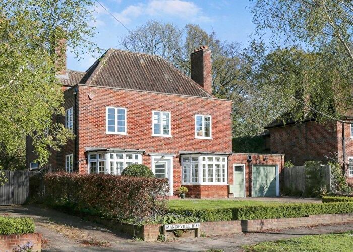 4 Bedroom Detached House For Sale In Mandeville Rise, Welwyn Garden City, AL8