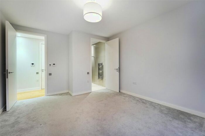3 Bedroom Flat To Rent In Putney Hill, Putney Hill, SW15