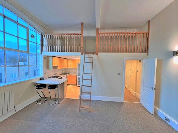 1 Bedroom Flat For Sale In Coombe Road, Brighton, BN2