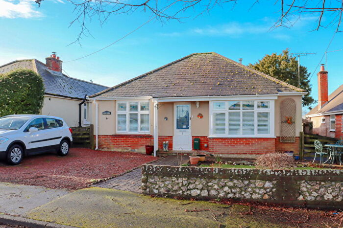 2 Bedroom Detached Bungalow For Sale In Salisbury Road, Alresford, SO24