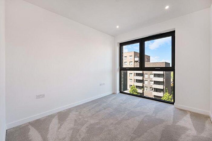 2 Bedroom Flat To Rent In Anax Street London, N4