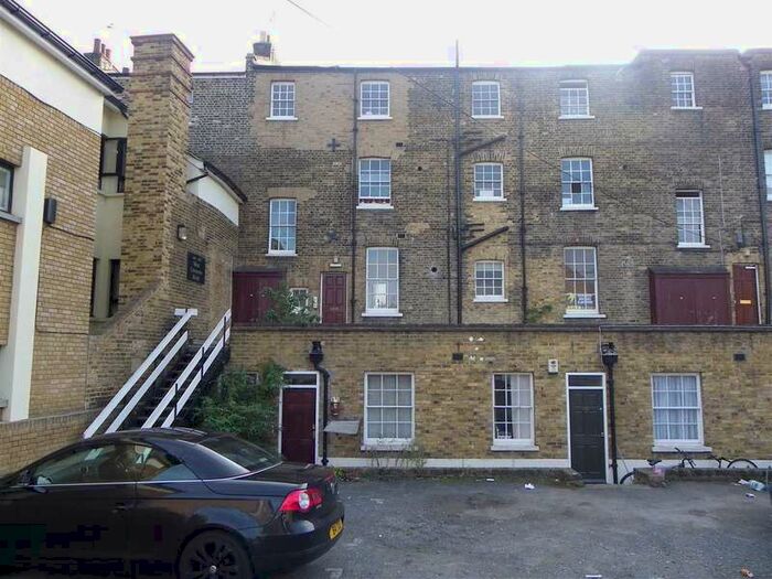 1 Bedroom Apartment To Rent In West Crescent, Gravesend, DA12