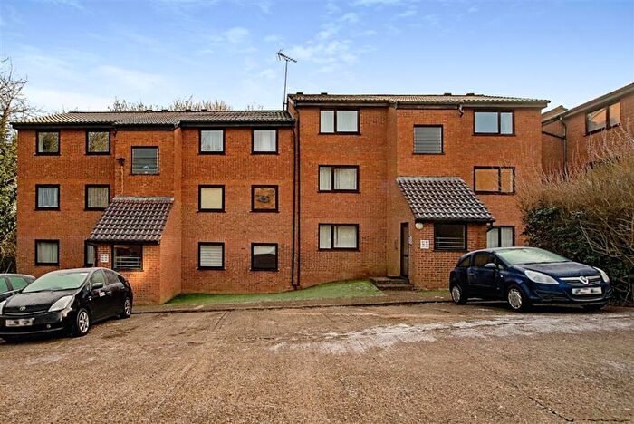 1 Bedroom Apartment To Rent In Valley Green, Hemel Hempstead, HP2