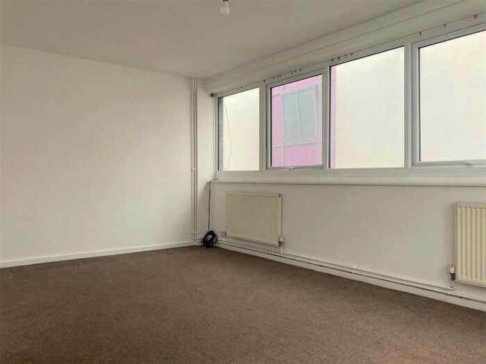 2 Bedroom Maisonette To Rent In Eastmead, Farnborough, GU14