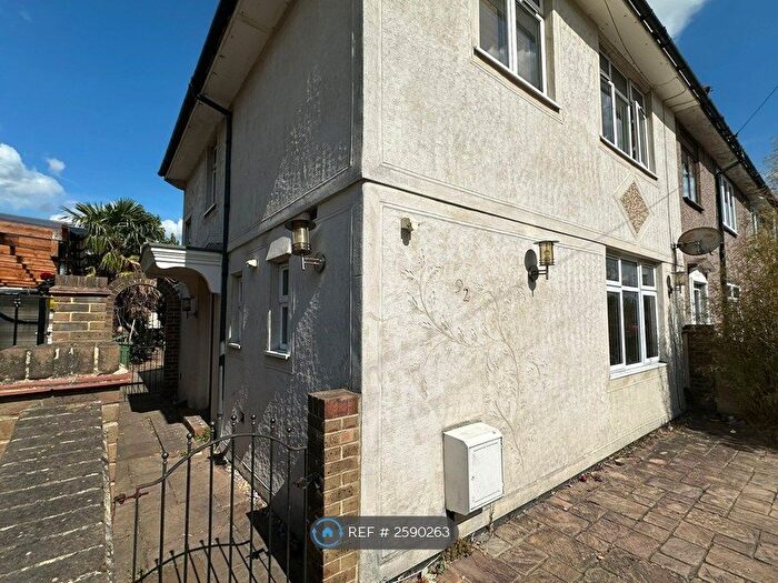 3 Bedroom Semi-Detached House To Rent In Farmway, Dagenham, RM8