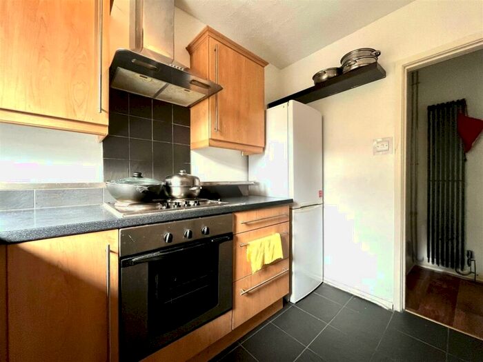 2 Bedroom Apartment To Rent In Brooklands Crescent, Sale, M33