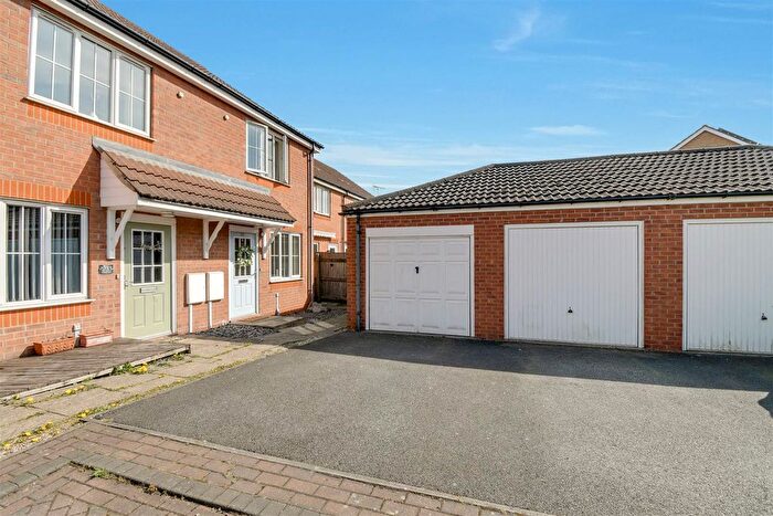 2 Bedroom End Of Terrace House For Sale In Pochard Drive, Scunthorpe, DN16