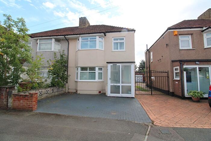 3 Bedroom Semi-Detached House To Rent In Northdown Road, Welling, DA16