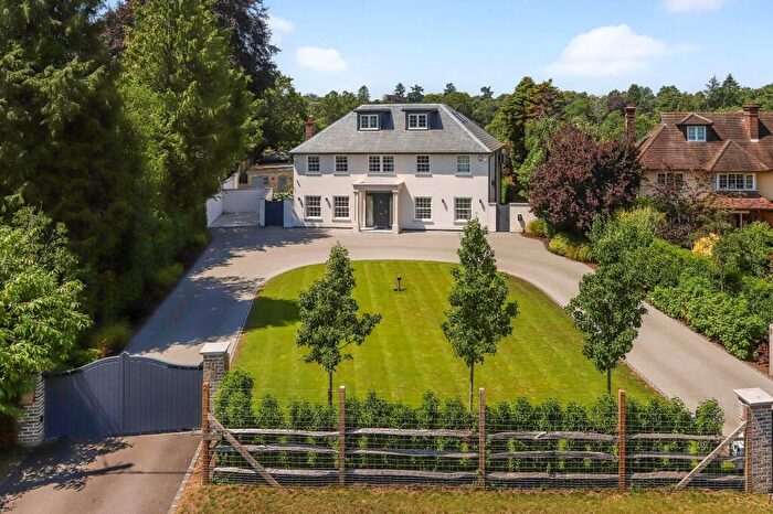 6 Bedroom Detached House For Sale In Blighton Lane, The Sands, GU10