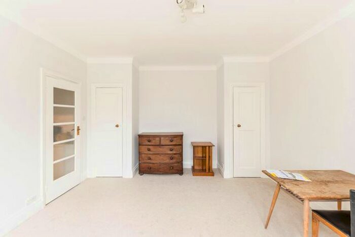 Studio To Rent In Tavistock Court, Euston, London, WC1H