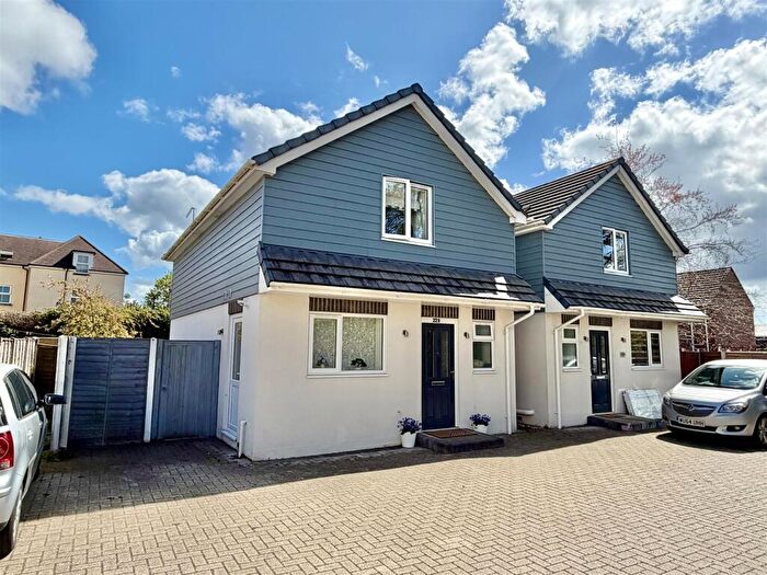 2 Bedroom Detached House For Sale In Poole Road, Upton, BH16