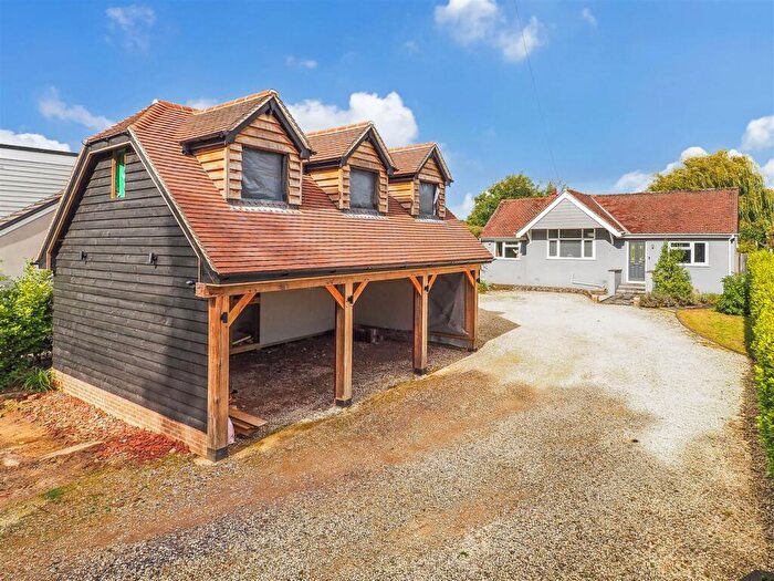 4 Bedroom Detached Bungalow For Sale In Park Lane, Cowplain, PO8
