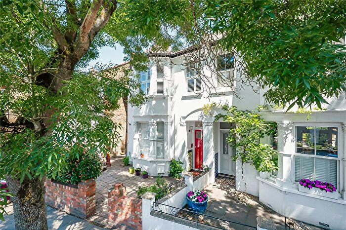 2 Bedroom Flat For Sale In Whitton Road, Twickenham, TW1