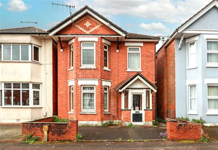 3 Bedroom Detached House For Sale In Acland Road, Winton, Bournemouth, BH9
