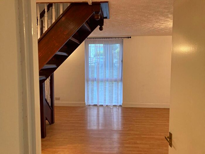 3 Bedroom Apartment To Rent In Rocklands, Gordon Road, Finchley Central, N3