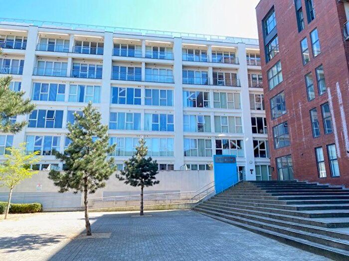 2 Bedroom Apartment To Rent In Airpoint, Bedminster, BS3