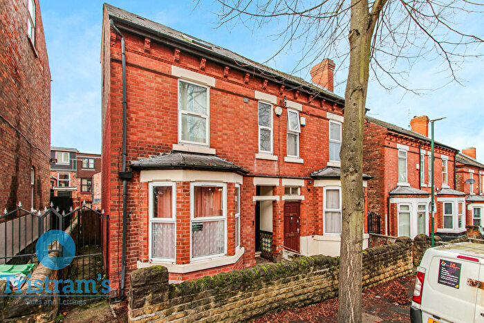 5 Bedroom Semi-Detached House To Rent In Derby Grove, Nottingham, NG7