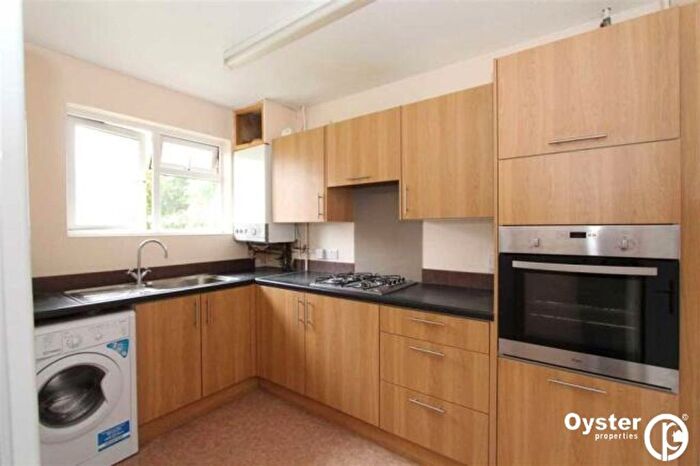 2 Bedroom Flat To Rent In Pipers Green, London, NW9