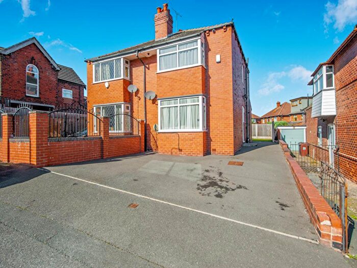 3 Bedroom Semi-Detached House For Sale In Green Hill Lane, Leeds, LS12