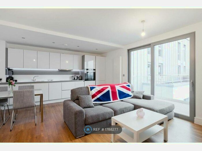 3 Bedroom Flat To Rent In Boleyn Road, London, N16