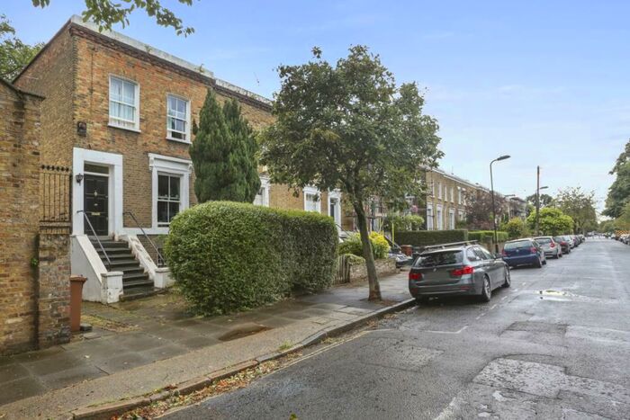 4 Bedroom End Of Terrace House To Rent In Lawford Road London, N1