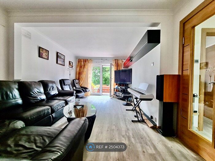 4 Bedroom Semi-Detached House To Rent In Inchbrook Road, Kenilworth, CV8