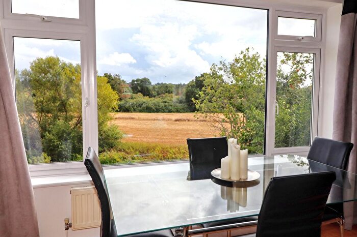 2 Bedroom Flat To Rent In Esher Road, Hersham Village, Surrey, KT12