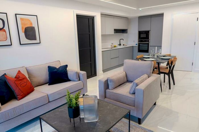 2 Bedroom Apartment To Rent In . :: One Silk Street, M4