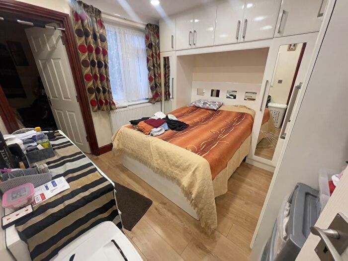 5 Bedroom Semi-Detached House To Rent In Penbury Road, Southall, Greater London, UB2