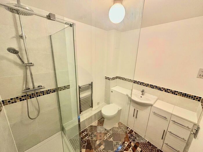 2 Bedroom Flat To Rent In Byron Court, Wanstead, E11