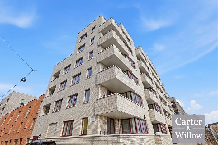 1 Bedroom Flat For Sale In Goodacre Apartments, Kings Hill, Barking, IG11