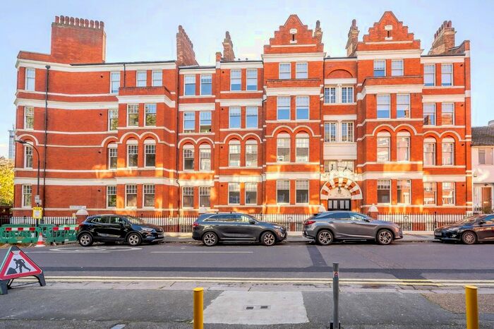 3 Bedroom Flat To Rent In Hamlet Gardens, London, W6