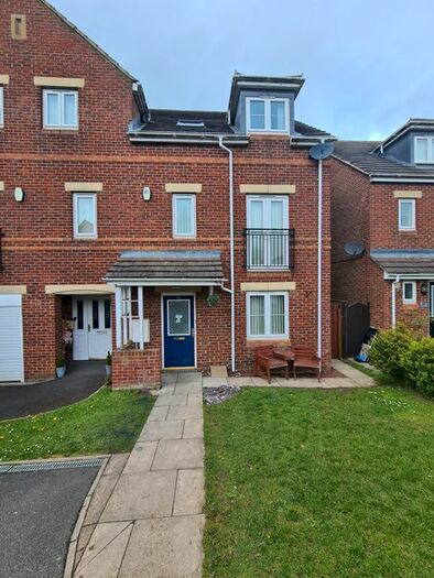 3 Bedroom Town House To Rent In Lily Gardens, Dipton, DH9